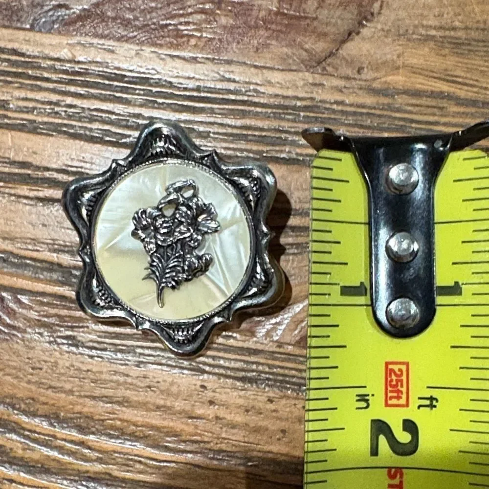 Lilly bouquet celluloid silver, Elegant Cream Vintage Floral scarf clip